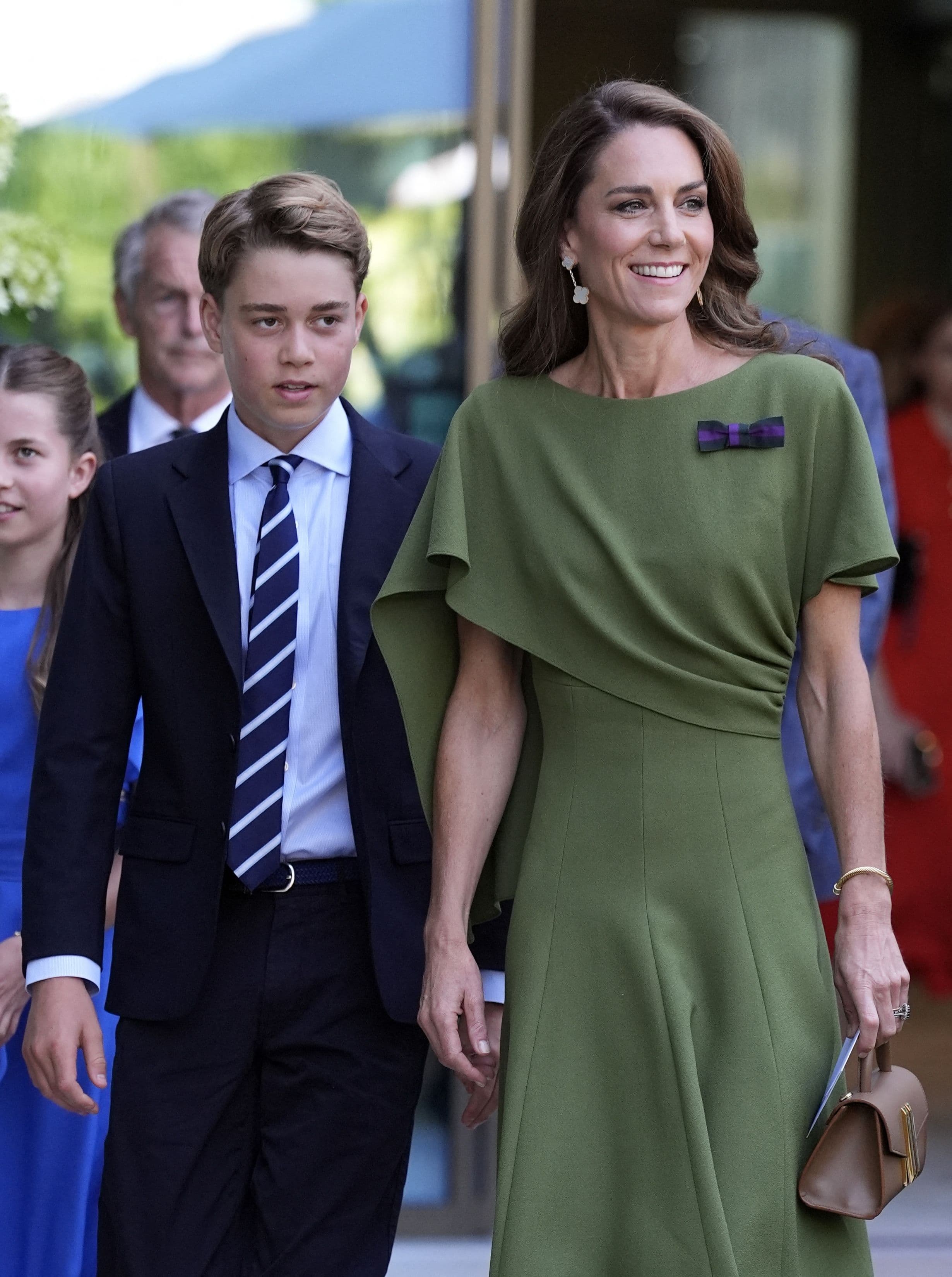 Una torta preparata da Kate Middleton e niente iPhone in regalo, ecco come il principe George ha festeggiato il suo tredicesimo compleanno