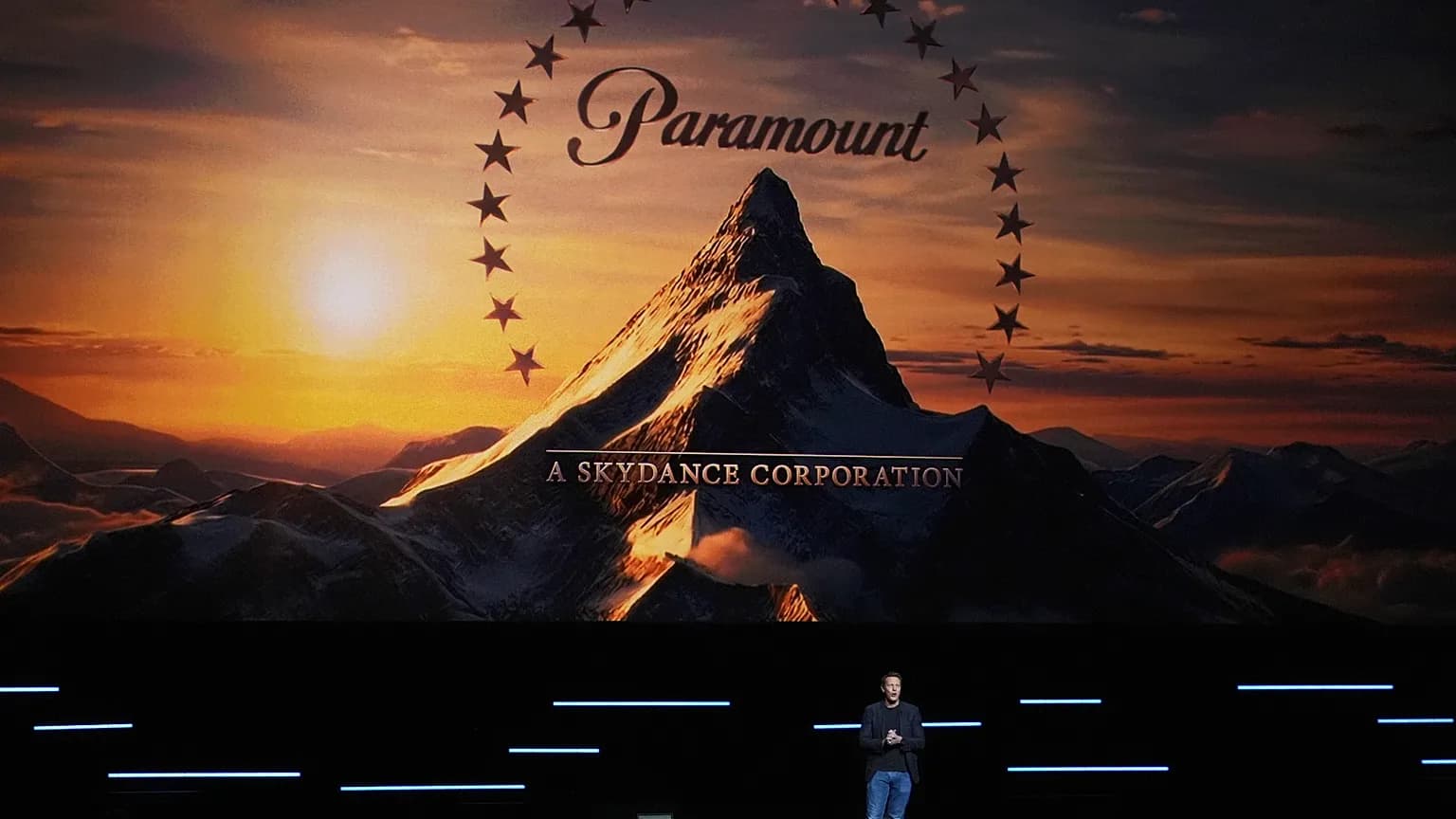 Nasce un gigante dei media: Paramount e Warner Bros si uniscono, Cardinale al centro e lo sport protagonista