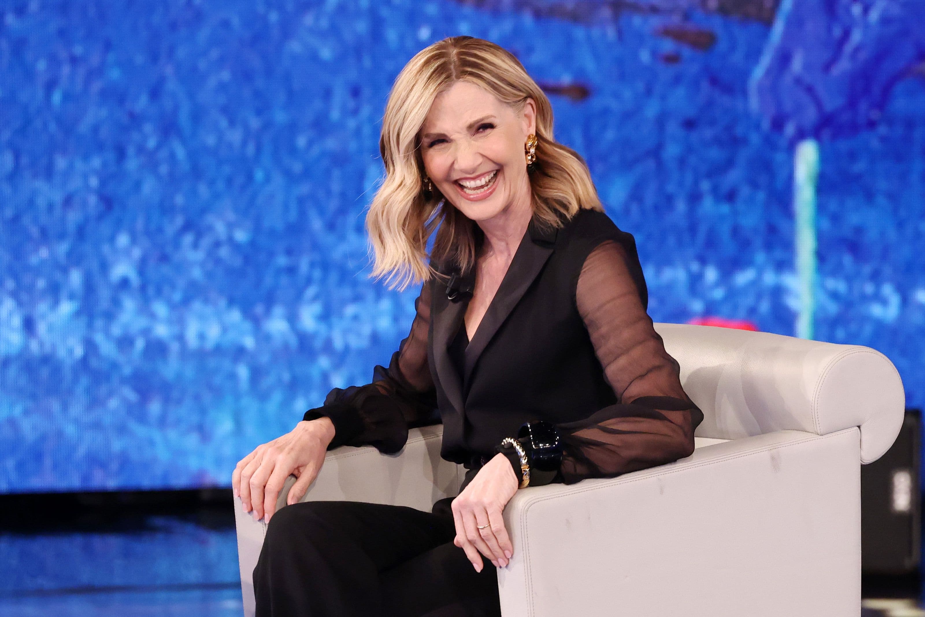 Lorella Cuccarini: «A 61 anni sto vivendo una nuova primavera. E sogno di diventare presto nonna»
