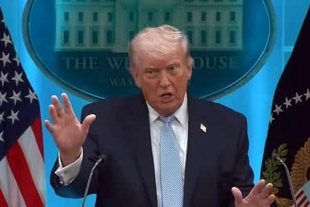 Trump: «Negoziati intensi con l’Iran» ma cresce il rischio escalation
