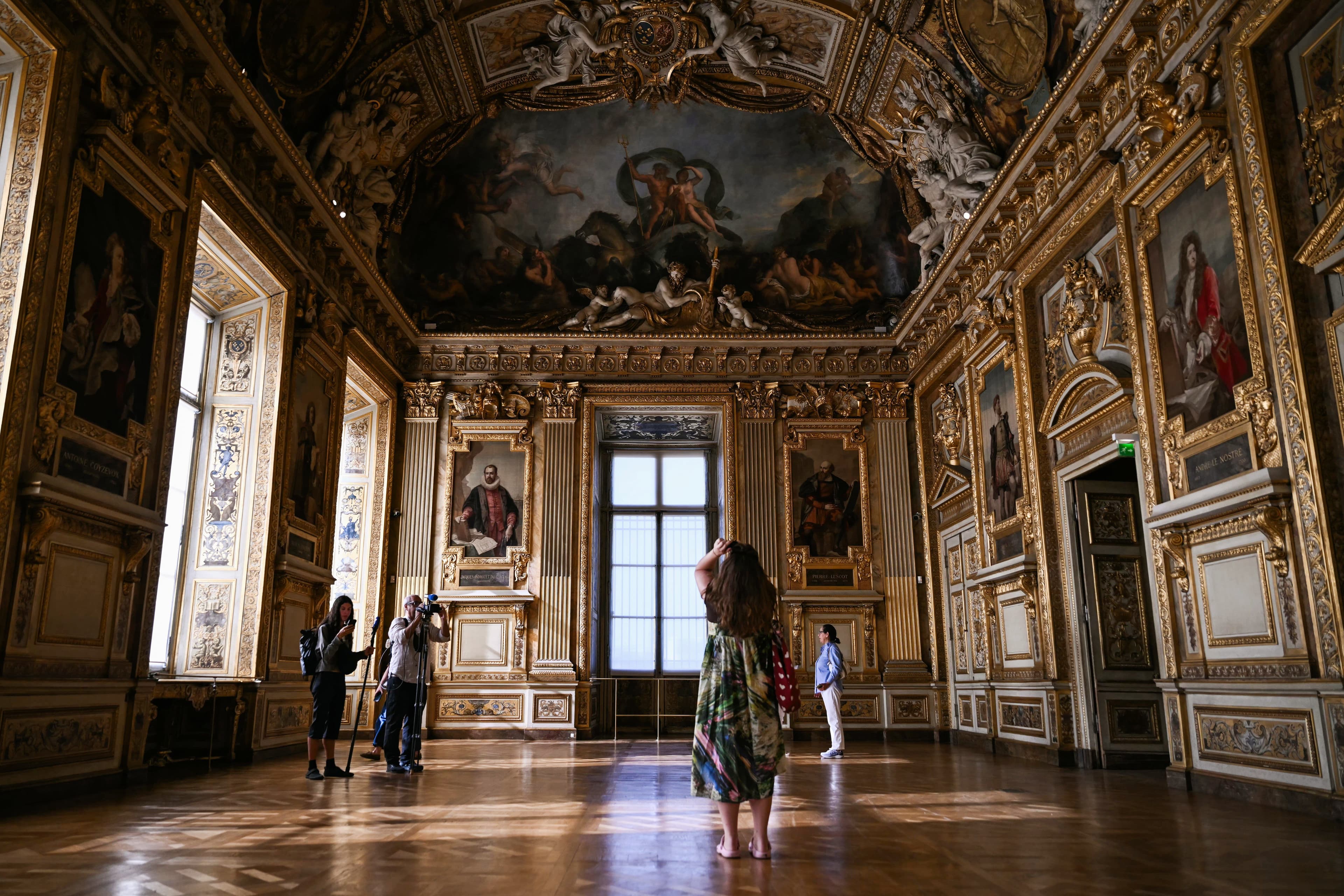 Louvre, riapre a Galleria di Apollo dopo il «furto del secolo», con più misure di sicurezza ma senza gioielli