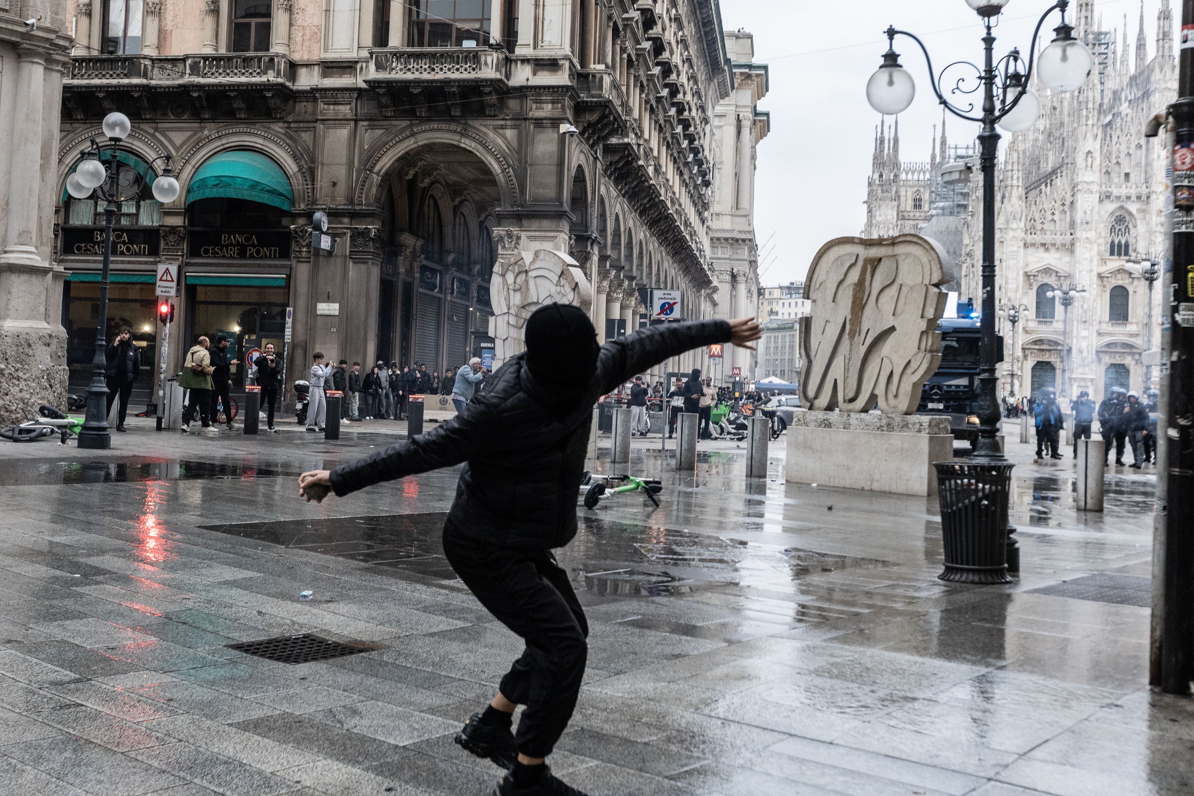 Scontri a Milano, la giurista Beatrice Dalia: «Ai ragazzi diamo regole ma non insegniamo a stare insieme. Dovremmo chiederci che modello siamo per loro»