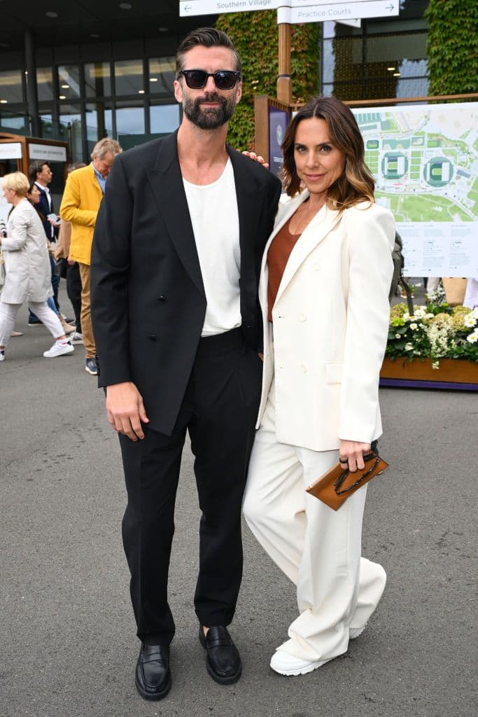 L'ex Spice Girl Mel C si è spostata con il modello Chris Dingwall in un abito disegnato da Victoria Beckham. Ecco chi c'era