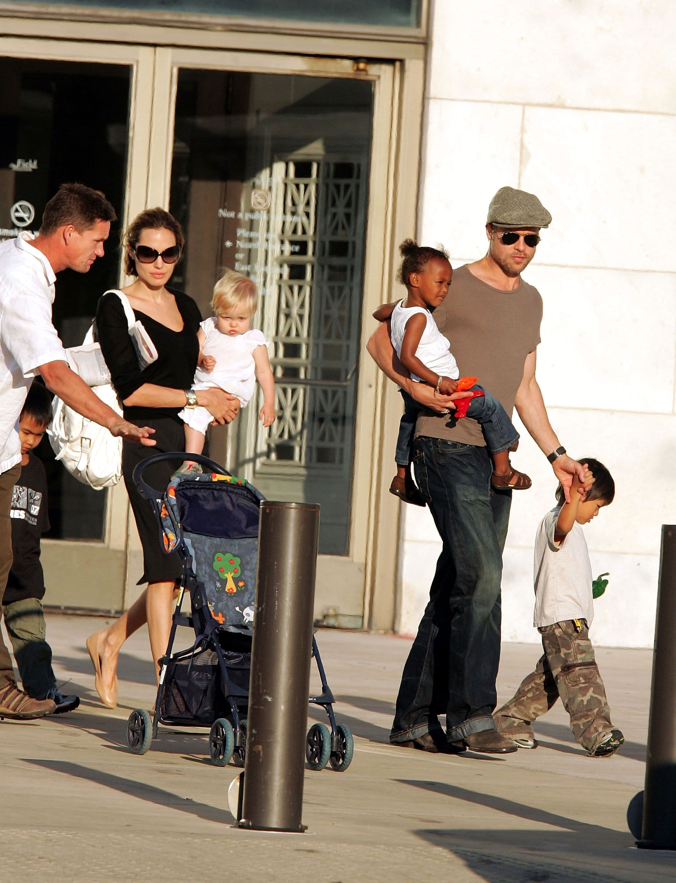 Knox e Vivienne, i figli più piccoli di Brad Pitt e Angelina Jolie, compiono 18 anni. E chiudono l'ultimo capitolo della saga della famiglia Brangelina