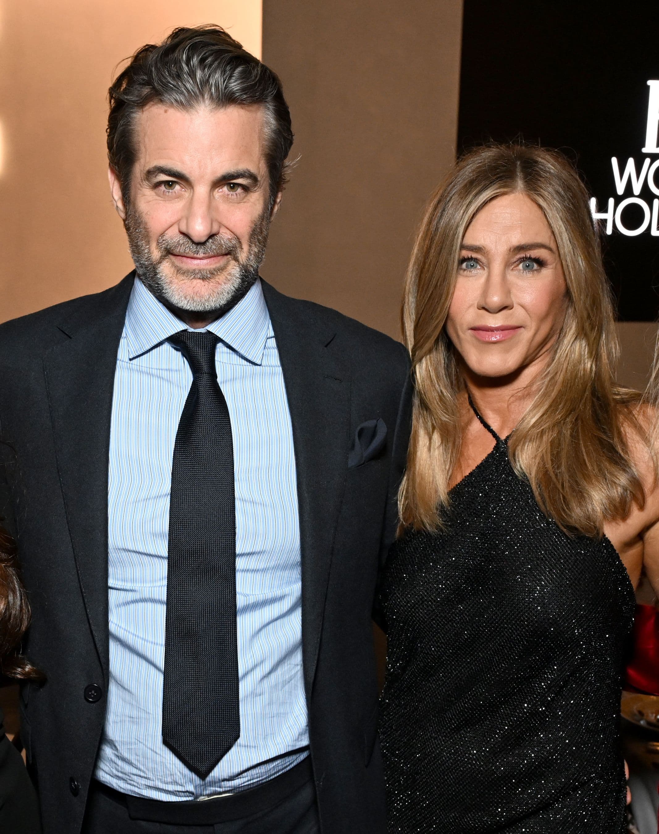 Jennifer Aniston e Jim Curtis, gli amici sarebbero preoccupati per lei: «Sta rinunciando al lavoro per stare con lui»